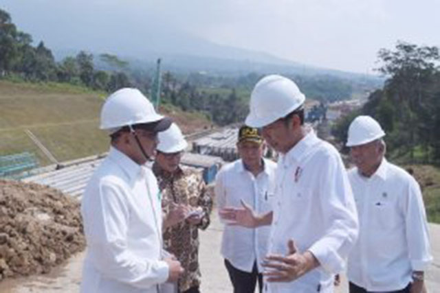 Presiden Jokowi Didesak Lakukan Moratorium