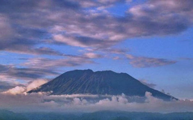 listrik di sekitar gunung agung aman