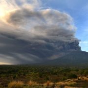 Jonan: Penentuan Radius Bahaya Gunung Agung Murni Keputusan PVMBG