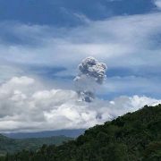 PVMBG Sebut Radius Aman Gunung Agung Jadi 6 Km