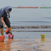 Pertamina Bantah Pipa Teluk Balikpapan Bocor