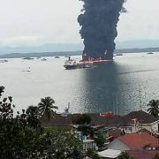 Pertamina Atasi Kebakaran di Teluk Balikpapan