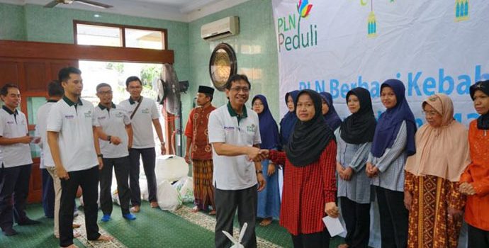 PLN Berbagi 20.000 Paket Sembako untuk Kaum Dhuafa di Jabodetabek