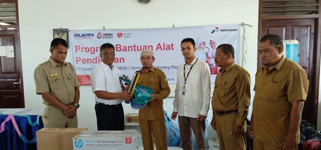 Pertamina TBBM Krueng Raya Bantu CSR 6 Sekolah di Aceh Besar