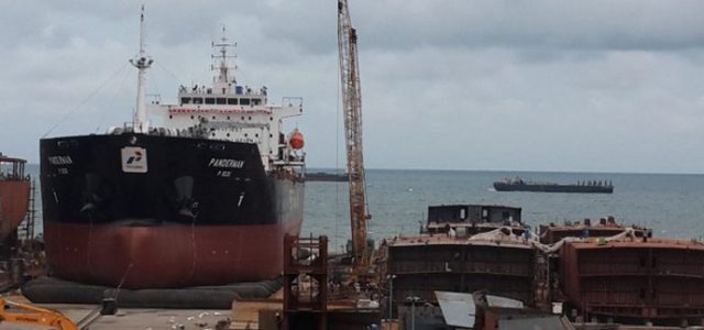 Kapal Tanker Pertamina Terancam Batal