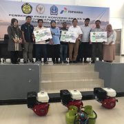 Pemerintah Serahkan 947 Konverter Kit untuk Nelayan Bone