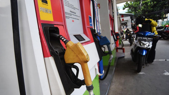 Pertamina konsumsi premium-pertamax meningkat lima persen