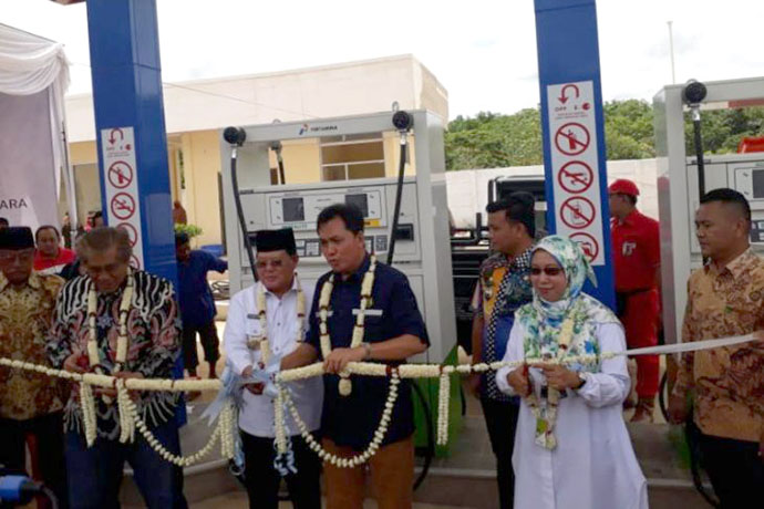 giliran masyarakat nibung nikmati bbm satu harga