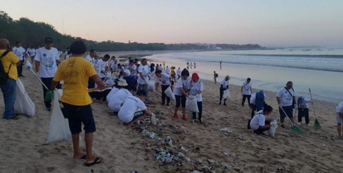 Pertamina dan FSPPB Gelar Aksi Bersih Pantai