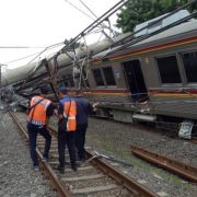 PLN Klaim Tiang Listrik yang Roboh Bukan Miliknya