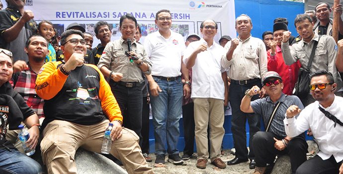 Pekerja Pertamina Serahkan Bantuan Rp 847 Juta 