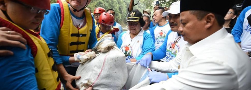 PLN Group Dukung Kegiatan Bebersih Ciliwung Pecahkan Rekor MURI