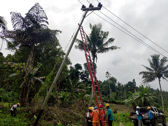 pasca gempa 7,2 sr pln pulihkan kelistrikan di halsel