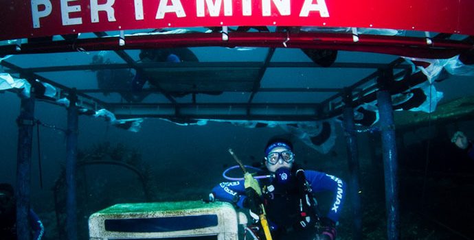 Peringati HUT ke-74 RI, Pertamina Adakan Upacara Bendera Bawah Laut di Ternate