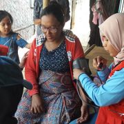 Tim Medis PHE ONWJ Periksa Ibu Hamil di Pesisir Pantai Karawang