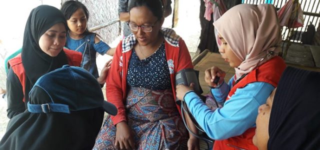 Tim Medis PHE ONWJ Periksa Ibu Hamil di Pesisir Pantai Karawang