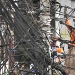 bayar kompensasi rp 839 miliar pln pangkas gaji direksi dan pegawai