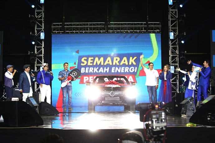 sisihkan 880 juta kupon undian, adityawarman boyong grand prize mobil mewah