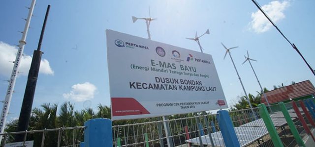 Emas Bayu dan Embak Pertamina Berbagi Cahaya di Pesisir Selatan Jawa