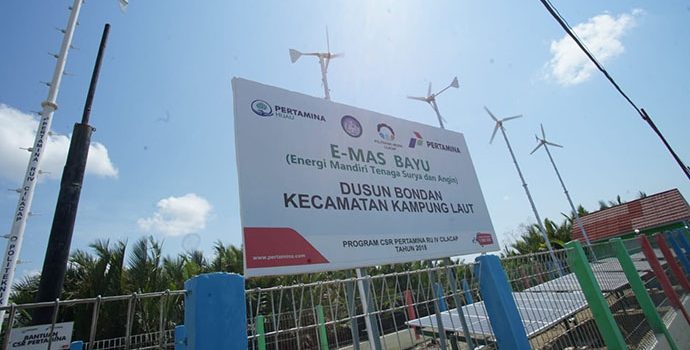 Emas Bayu dan Embak Pertamina Berbagi Cahaya di Pesisir Selatan Jawa