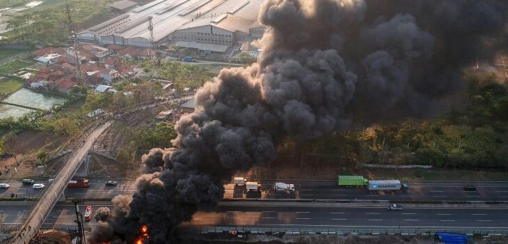 Pertamina Masih Upayakan Pembersihan Lokasi Kebakaran di Ruas Tol Cimahi