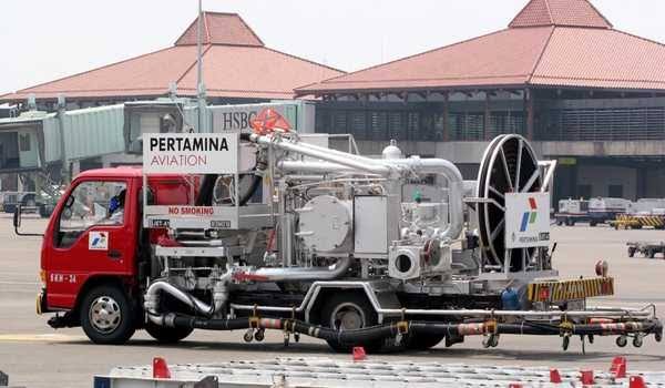 Luhut Minta Harga Avtur Harus Turun