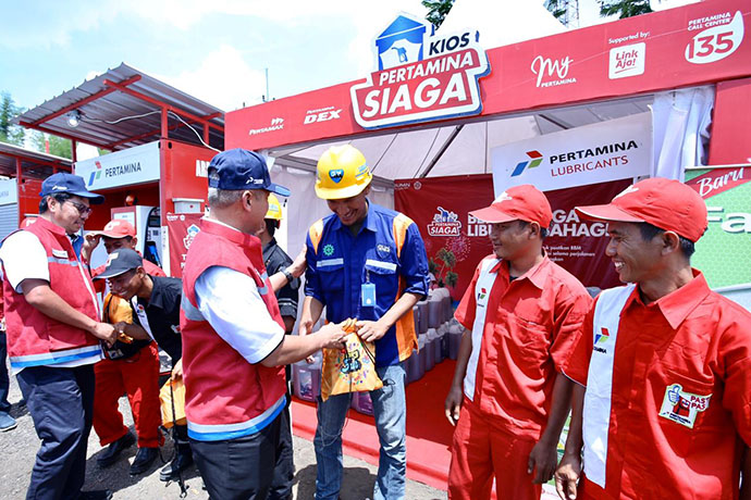 pertamina beri kado untuk operator spbu