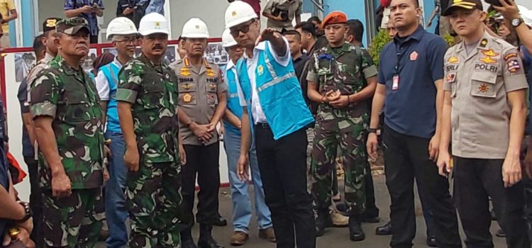 Bantu Pembersihan Gardu Pasca Banjir, Panglima TNI dan Kapolri Kunjungi GISTET Kembangan