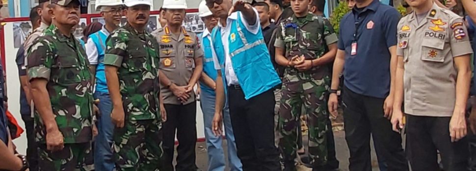 Bantu Pembersihan Gardu Pasca Banjir, Panglima TNI dan Kapolri Kunjungi GISTET Kembangan