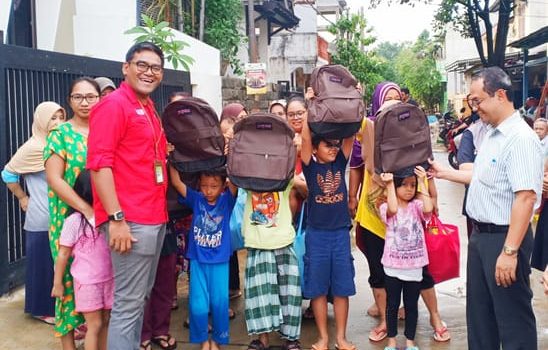 Pasca Banjir, Pertamina Foundation Beri Bantuan Perlengkapan Sekolah, dan Makanan Sehat