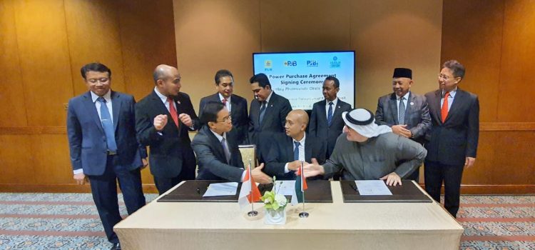 PLN-Masdar Tandatangani Jual Beli Listrik PLTS Terapung Cirata 145 MW