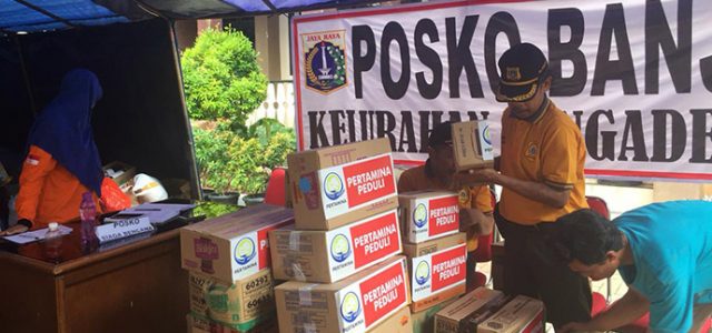Pertamina Peduli Bantu Perlengkapan Kebersihan di Kelurahan Pengadegan