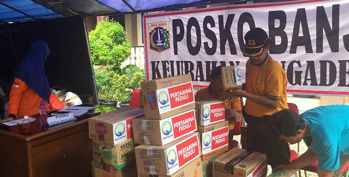 Pertamina Peduli Bantu Perlengkapan Kebersihan di Kelurahan Pengadegan