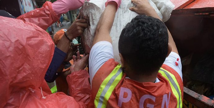 Hari ke Lima Pasca Banjir, Pertamina Kerahkan Relawan Bantu Warga Kerja Bakti