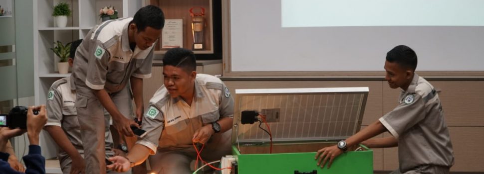 MAN I Balikpapan Juara Satu Kompetisi Young Innovation Project Pertamina
