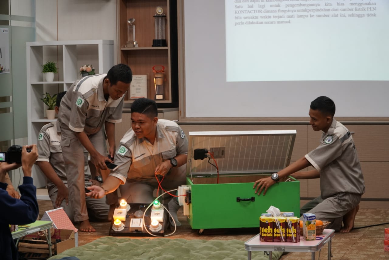 MAN I Balikpapan Juara Satu Kompetisi Young Innovation Project Pertamina