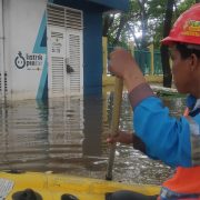 PLN Terus Nyalakan Gardu Distribusi Terdampak Banjir yang Dinyatakan Aman