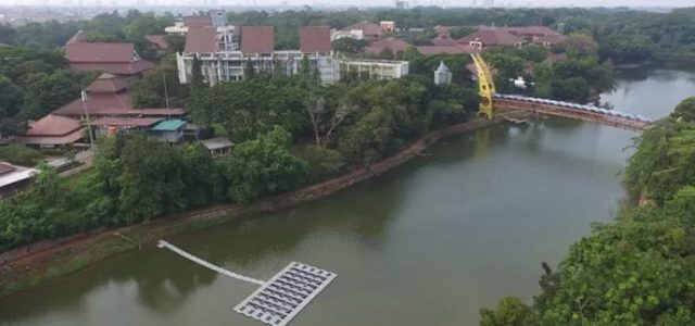 FTUI Bangun PLTS Terapung Bifacial Pertama di Indonesia