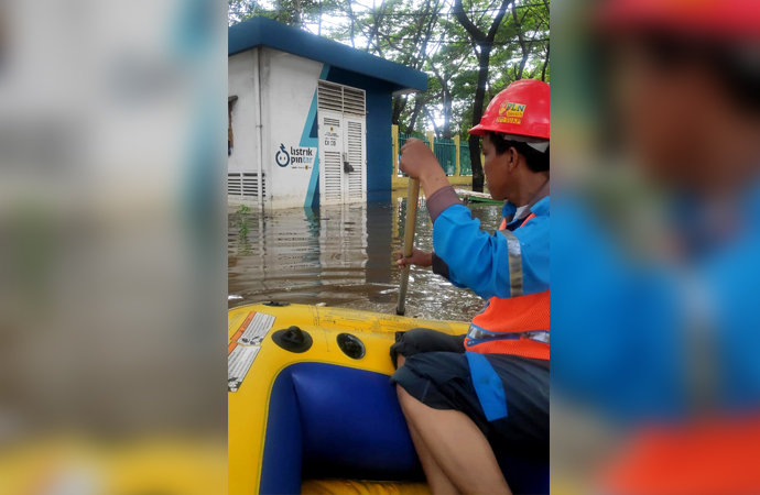 pln padamkan listrik di sejumlah daerah terdampak banjir