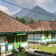 PLN dan Aparatur Pemerintah Salurkan Bantuan Listrik Selama Pandemi Covid-19