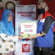 Jelang Ramadhan, Pertamina Salurkan Bantuan Paket Sembako Siaga Pangan Covid-19 