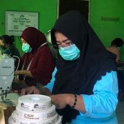 Cegah Covid-19, Kelompok Binaan Pertagas Produksi Masker 
