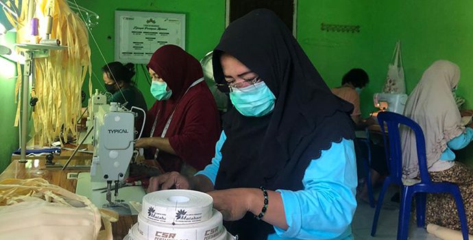 Cegah Covid-19, Kelompok Binaan Pertagas Produksi Masker 
