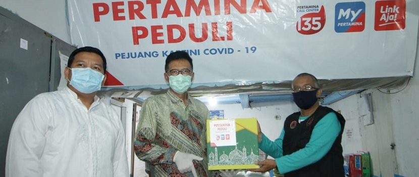 Pertamina Bagikan 400 Paket Sembako di Makassar