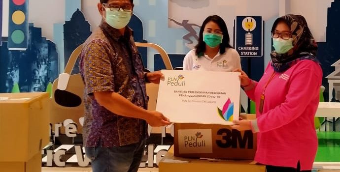 PLN Salurkan Bantuan Perlengkapan Kesehatan Untuk Tanggulangi Covid-19