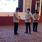 Satgas BUMN Kepri Serahkan 5.002 Paket Sembako Pada Ketua Gugus Covid-19