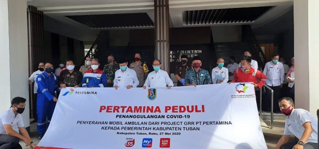 Pertamina Serahkan Bantuan 1 Unit Ambulans untuk Pemkab Tuban Tangani Covid-19