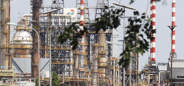Stok BBM AS Melimpah, Harga Minyak Kembali Terjerembab