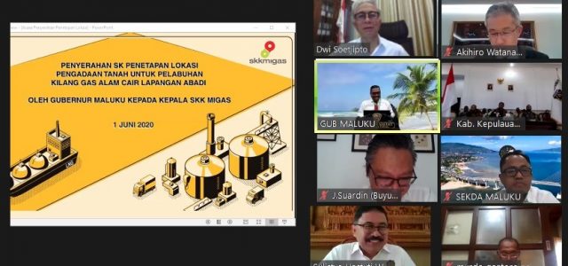 Gubernur Maluku Serahkan SK Penetapan Lokasi Pelabuhan Kilang LNG Abadi ke SKK Migas