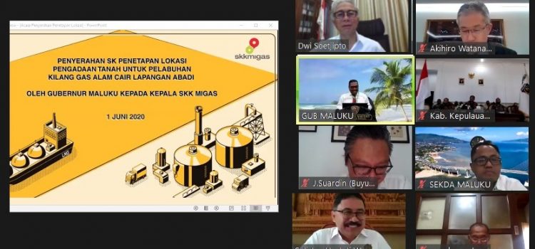 Gubernur Maluku Serahkan SK Penetapan Lokasi Pelabuhan Kilang LNG Abadi ke SKK Migas